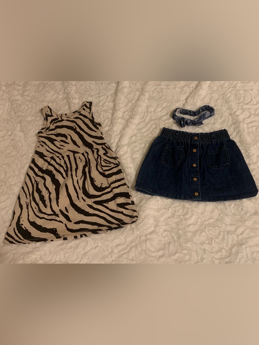 🍎📚Back to School Sale for teachers and students 🍎📚Girls 4T H&M dress, Carters